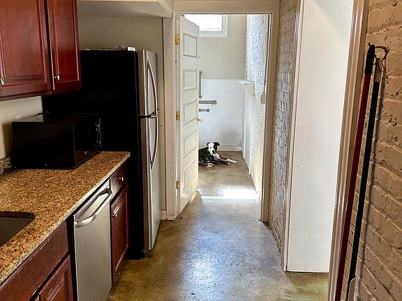 5th image of 1002 W Clay St APT C