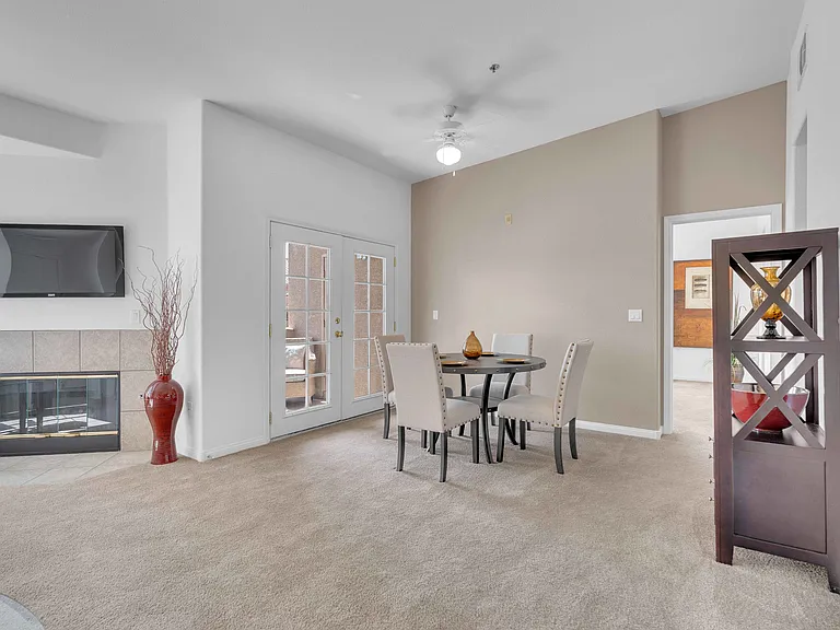 9925 W Russell Rd — Photo 40