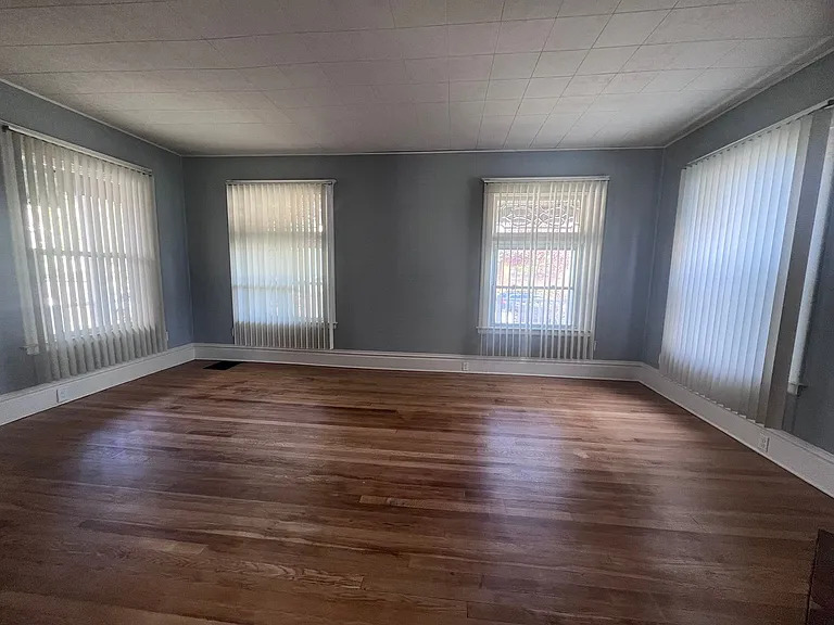 1242 Wealthy St SE — Photo 4