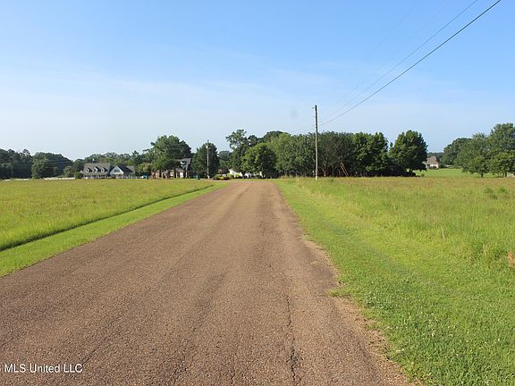 4th image of Maura Ln SE