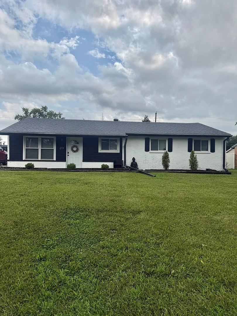 4 bed, 1.5 bath, 1162 sqft, $2,800 — Photo 2