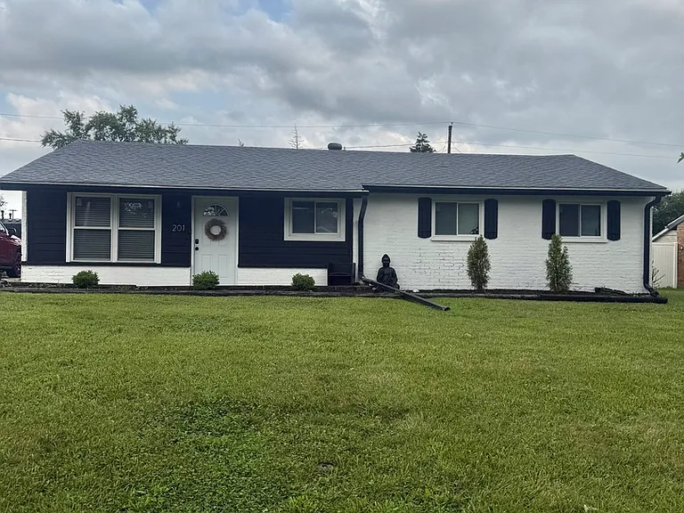 201 Fairwood Dr — Photo 2