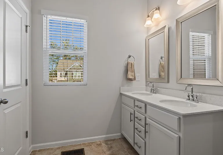 6102 Beale Loop — Photo 9
