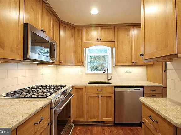 3rd image of 2851 Cherry St