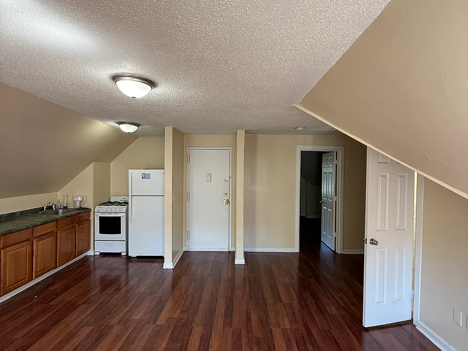104 Sherman Ave #9