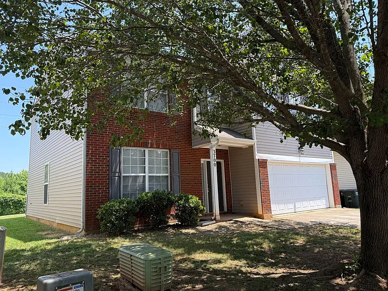 3700 Herkimer Dr — Photo 2