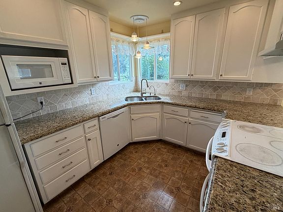 3rd image of 450 Sky Oaks Drive