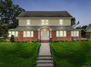220 Pomander Road, Mineola, NY 11501