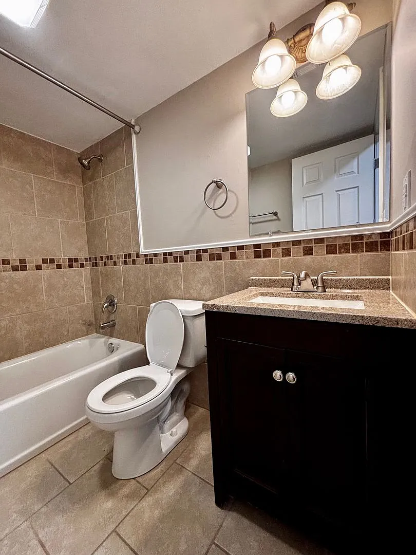 Flowerdale Apartments — Photo 1
