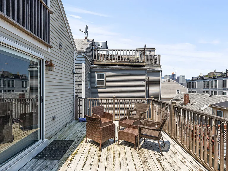 256 W 3rd St #2 — Photo 25