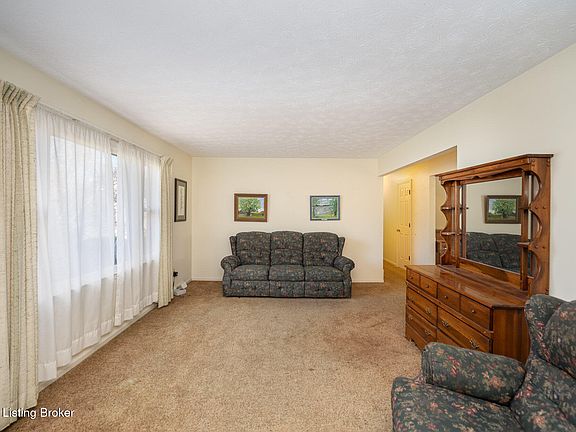 3rd image of 25 Parke Dr
