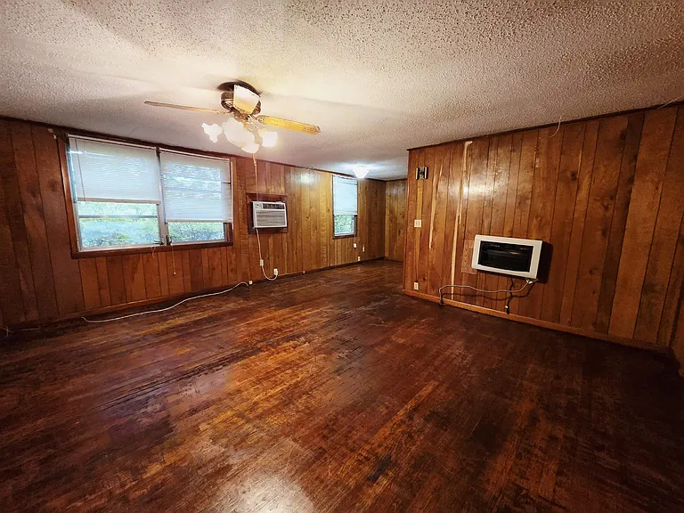 1205 E Green St — Photo 6