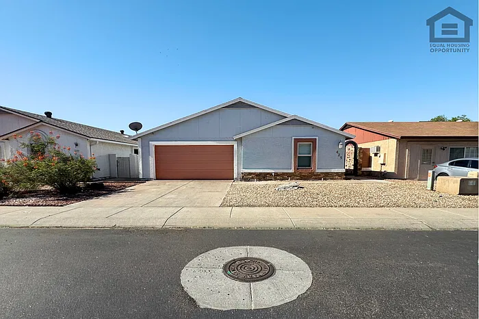 3 bed, 2.0 bath, 1168 sqft, $2,095 — Photo 3