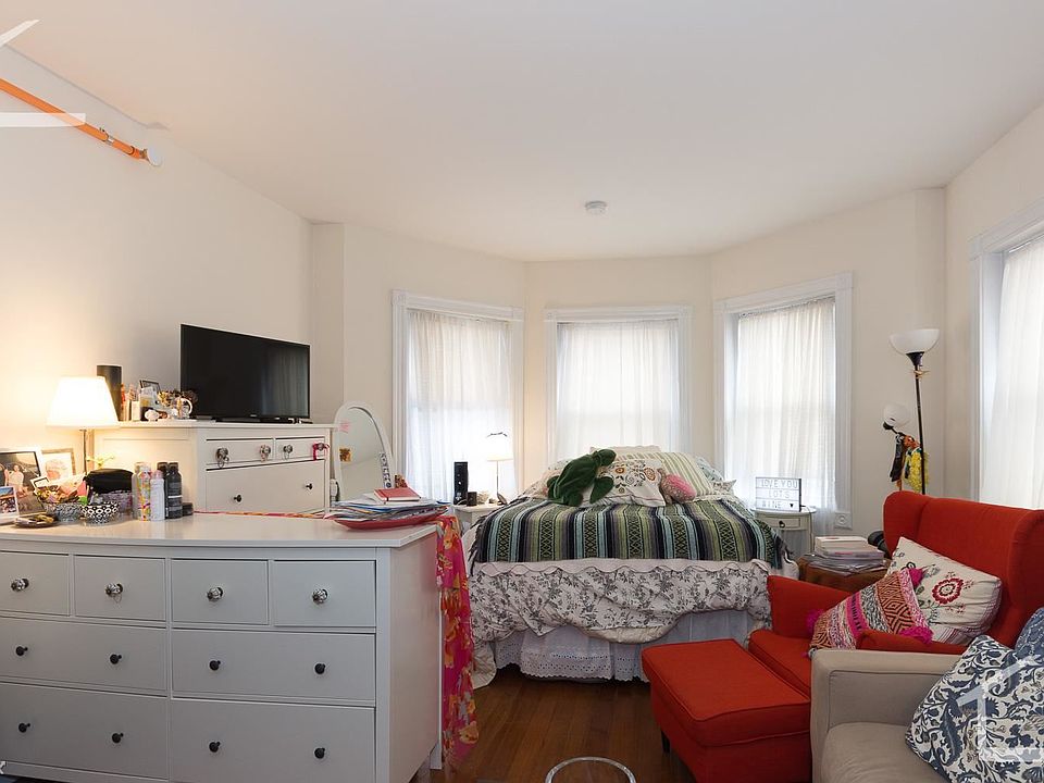 17 Keswick St. #5 Boston - Kenmore Unit Photo 1