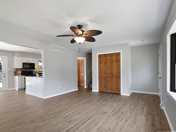 3rd image of 3208 Evelyn St