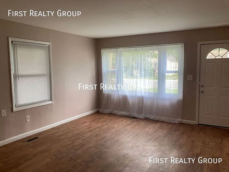 4446 Genesee Ave — Photo 3