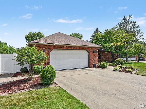 3rd image of 220 Lake Stratford Dr