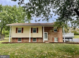 559 Sunset Dr, Hanover, PA 17331