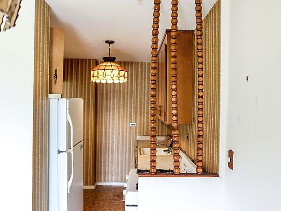 2nd image of 2915 W 5th St APT 6-H