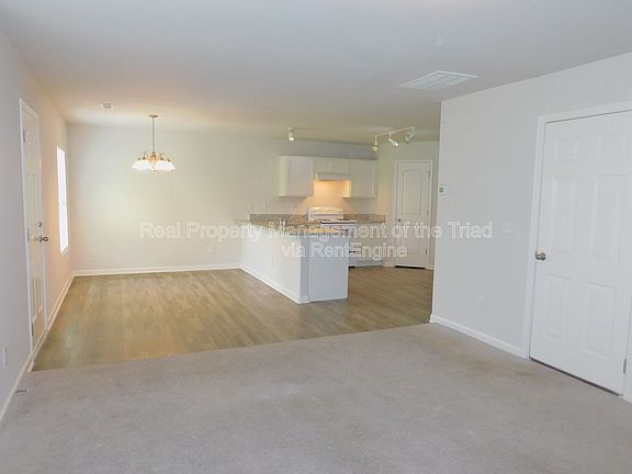 3rd image of 3901 Vershire Ave