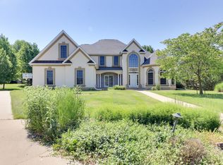 2001 Foxtail Rd, Bloomington, IL 61704