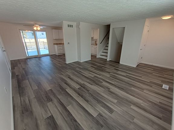 3rd image of 904 Leslie Ct