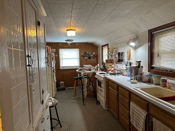 5th image of 208 Johnson St