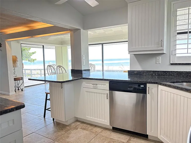 2823 Gulf Of Mexico Dr — Photo 17