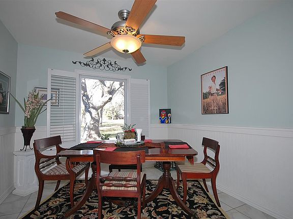 5th image of 220 Oak Creek Cir