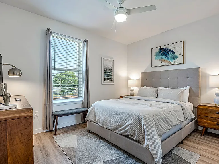 East 9th Apartments — Photo 7