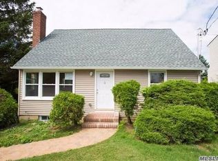 88 Albertson Ave, Albertson, NY 11507