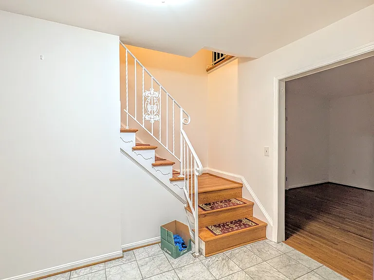 8835 Tuckerman Ln — Photo 15