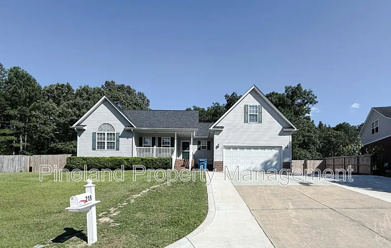 219 Woodland Dr — Photo 1