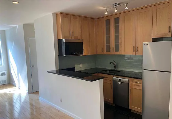 Rented by Compass | media 7