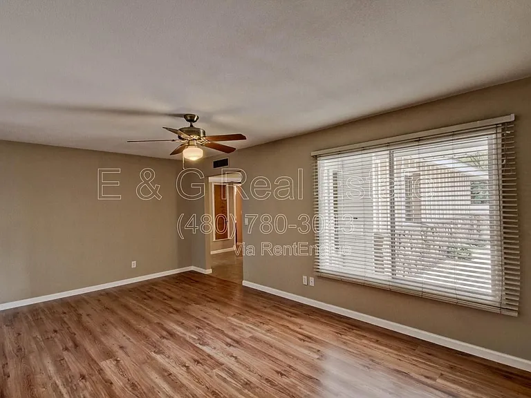 1030 E Manhatton Dr — Photo 5