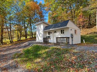 290 Hackel Barney Rd, Masontown, WV 26542