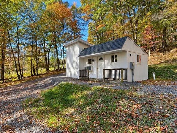290 Hackel Barney Rd, Masontown, WV 26542