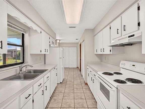 5th image of 10808 SE 43RD AVENUE
