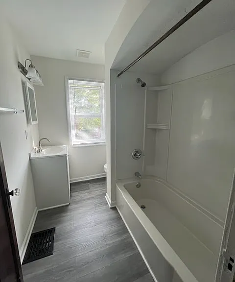 1693 King Ave — Photo 15