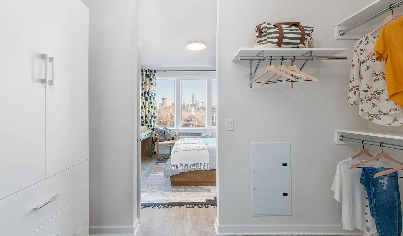 1 bed, 971 sqft, $5,184 — Photo 2