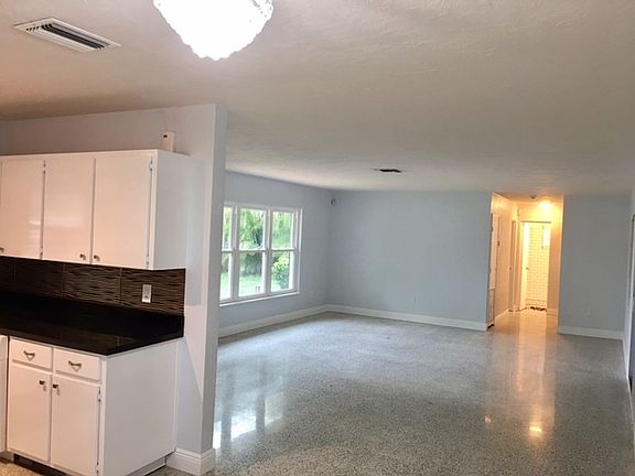 5th image of 1452 Davis Dr