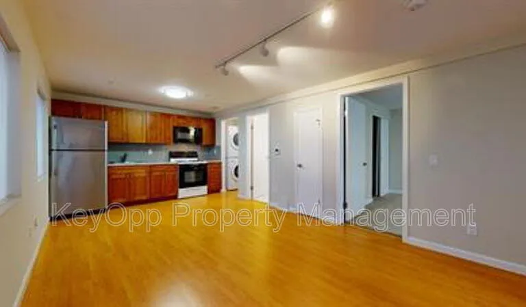 806 35th Ave — Photo 8