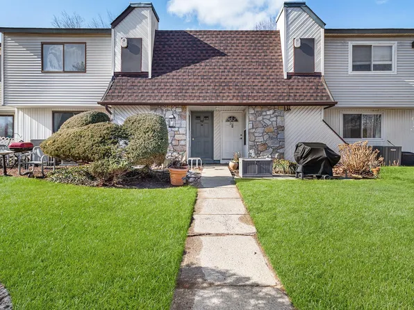 243 Pointe Circle North #243, Coram, NY 11727