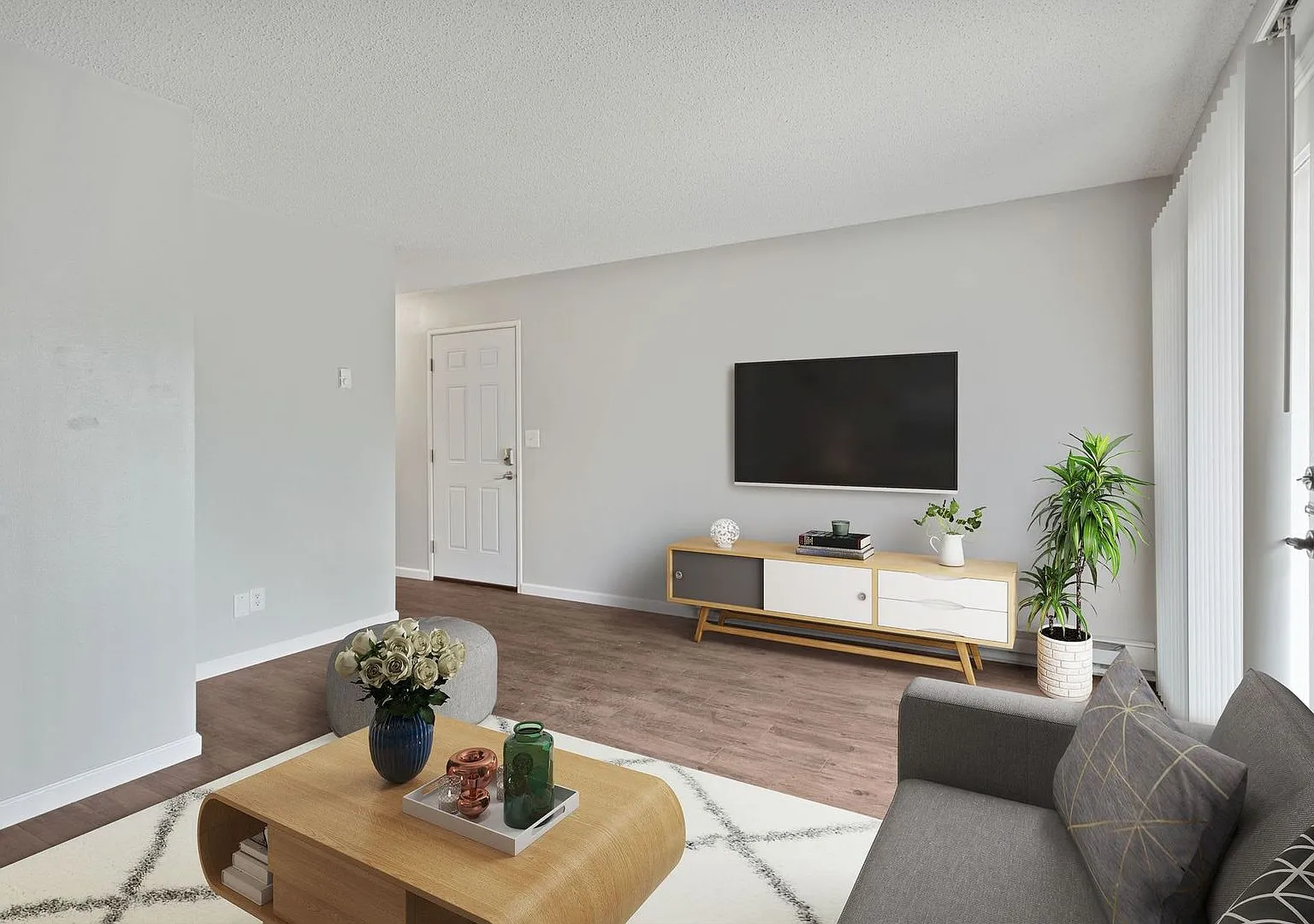 River Edge Apartments — Photo 3