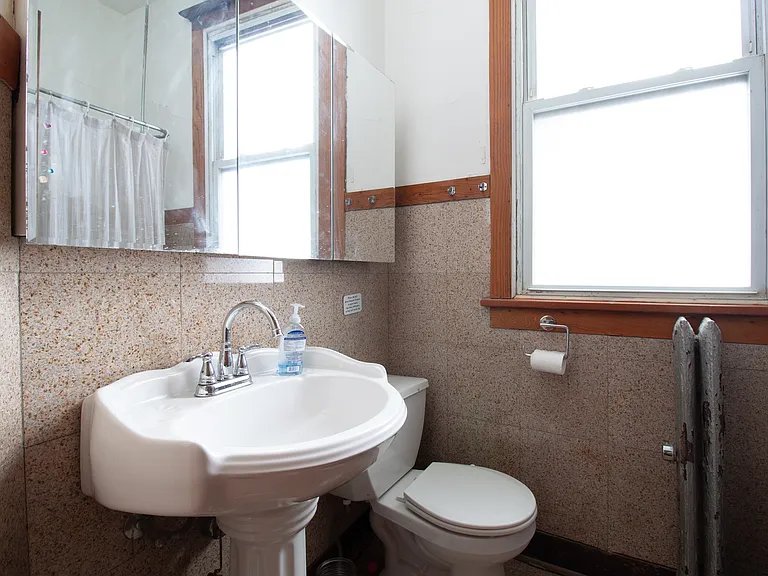 3324 N Clark St #3 — Photo 5