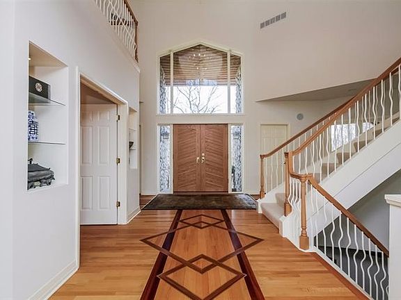 4th image of 5400 Meadowcrest Dr