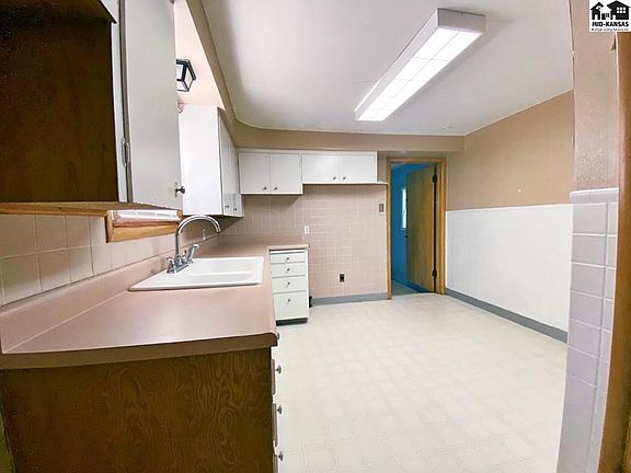 5th image of 322 E Avenue A