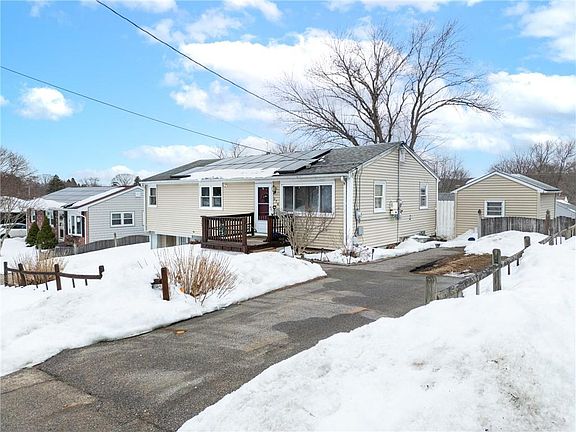 5th image of 374 Thibeault Ave