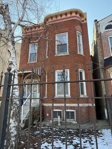 2831 W Congress Pkwy, Chicago, IL, 60612