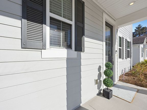 4th image of 676 Palmetto Pl